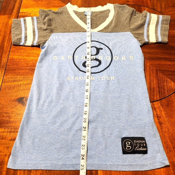 Women's Garth Brooks Stadium Tour Shirt Size Small - Picture 4 of 8